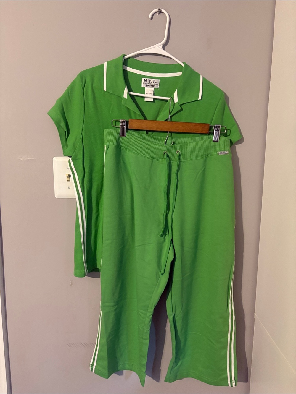 NWT New York Laundry Bright Green Jumpsuit Polo Shirt and Capri Pants Sz L